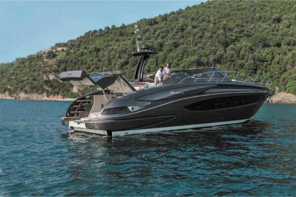 Riva Virtus 65 Yacht From Marina Del Ray Trip W Captain Overnight *
